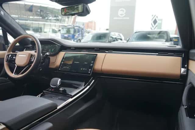 Land Rover Range Rover Sport (2026) thumbnail 3