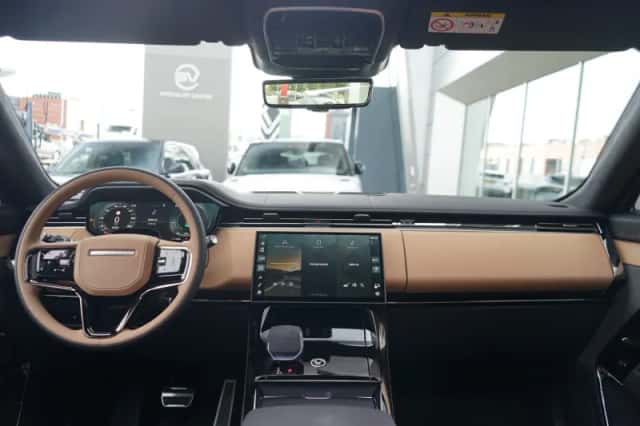Land Rover Range Rover Sport (2026) thumbnail 4