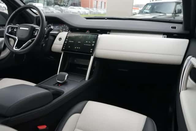 Land Rover Discovery Sport (2024) thumbnail 3