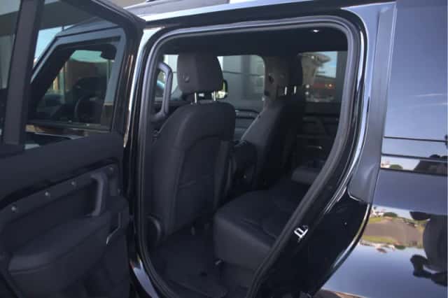 Land Rover Defender (2025) thumbnail 5