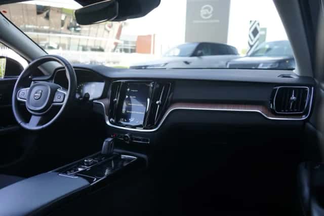 Volvo V60 (2020) thumbnail 3
