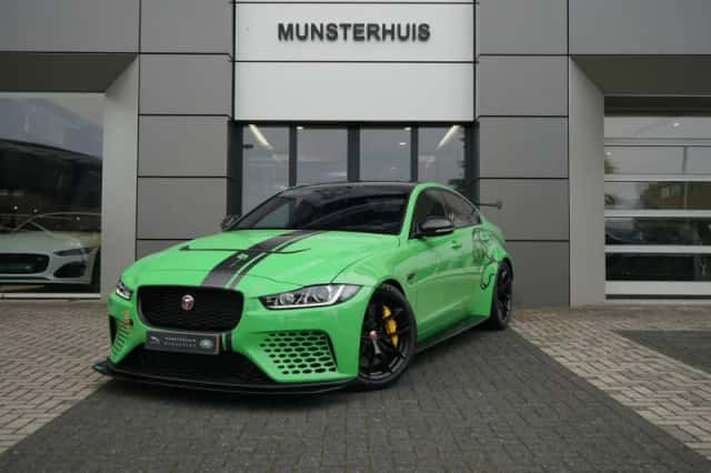 Jaguar XE (2019) thumbnail 1