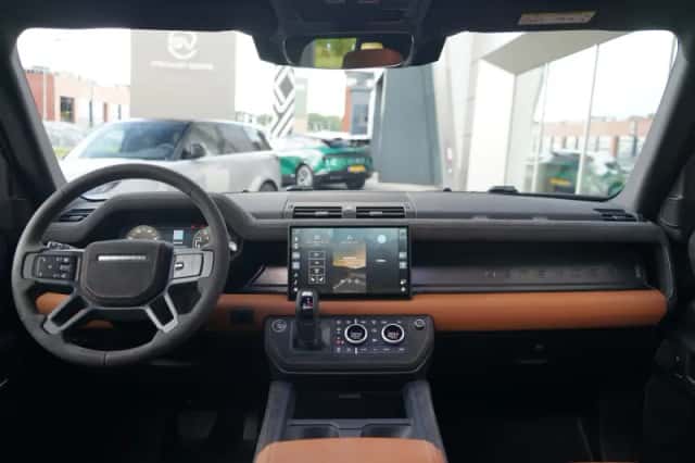 Land Rover Defender (2025) thumbnail 4
