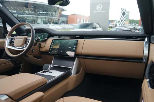 Land Rover Range Rover (2026) thumbnail 3