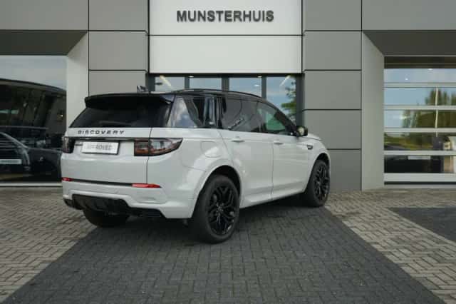 Land Rover Discovery Sport (2026) thumbnail 2