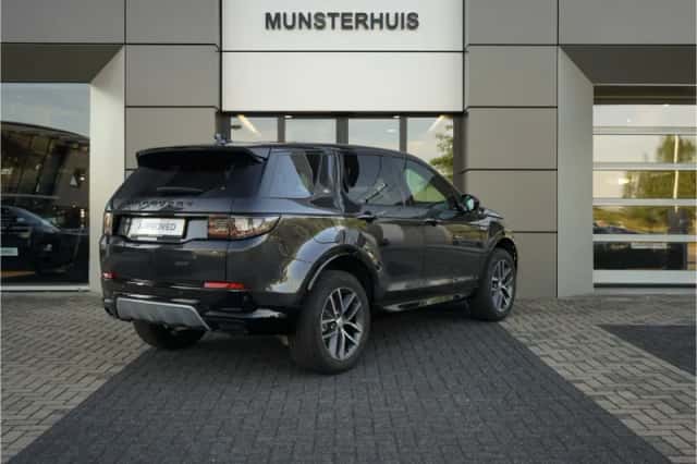 Land Rover Discovery Sport (2026) thumbnail 2