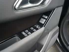 Land Rover Range Rover Velar (2025) thumbnail 15