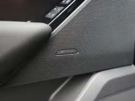 Land Rover Range Rover Velar (2025) thumbnail 16
