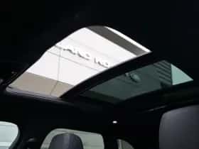 Land Rover Range Rover Velar (2025) thumbnail 31