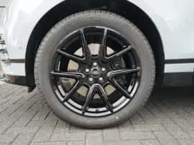 Land Rover Range Rover Velar (2026) thumbnail 9