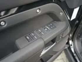 Land Rover Defender (2025) thumbnail 16