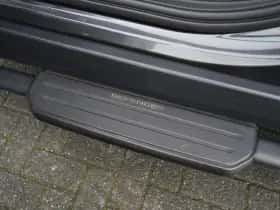 Land Rover Defender (2024) thumbnail 14