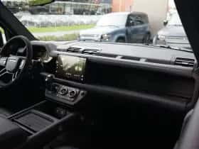 Land Rover Defender (2024) thumbnail 3