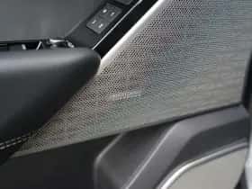 Land Rover Range Rover Velar (2018) thumbnail 16