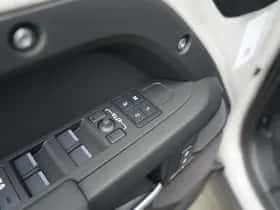 Land Rover Defender (2026) thumbnail 15
