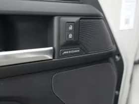 Land Rover Defender (2026) thumbnail 17