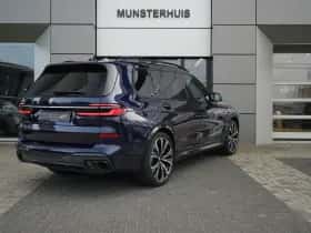 BMW X7 (2023) thumbnail 2