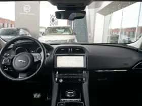 Jaguar F-Pace (2018) thumbnail 3