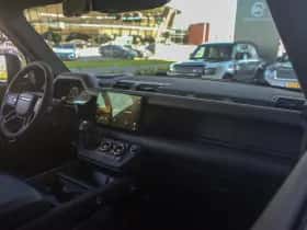 Land Rover Defender (2023) thumbnail 3