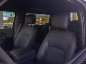 Land Rover Defender (2023) thumbnail 4