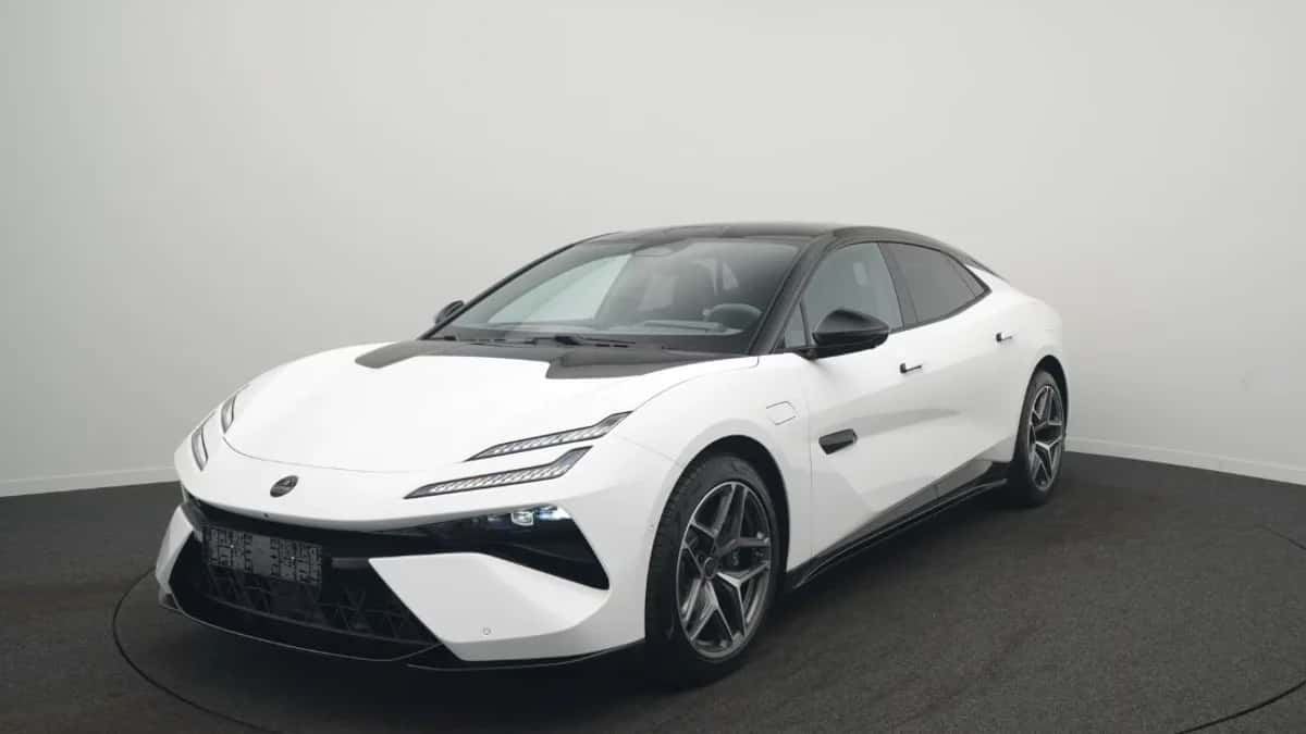 Lotus Emeya (2025) — foto 1
