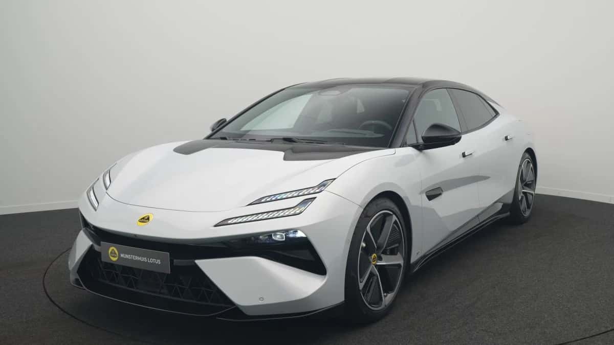 Lotus Emeya (2026) — foto 1