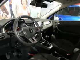 Renault Captur (2022) thumbnail 16