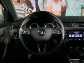 Škoda Octavia (2019) thumbnail 15