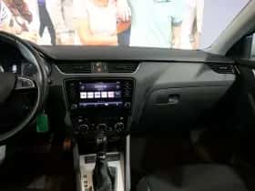 Škoda Octavia (2019) thumbnail 20