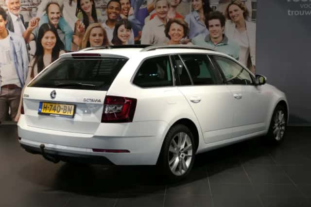 Škoda Octavia (2019) thumbnail 3
