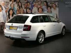 Škoda Octavia (2019) thumbnail 3