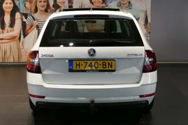 Škoda Octavia (2019) thumbnail 4