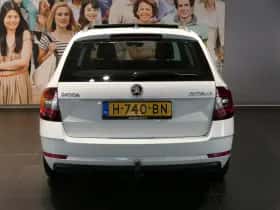 Škoda Octavia (2019) thumbnail 4
