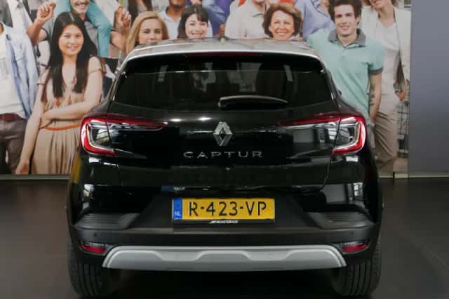 Renault Captur (2022) thumbnail 4