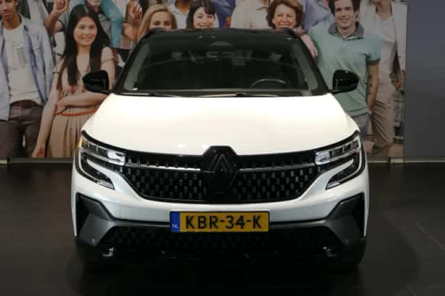 Renault Austral (2024) thumbnail 2