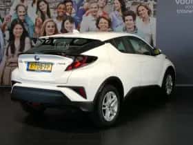 Toyota C-HR (2022) thumbnail 3