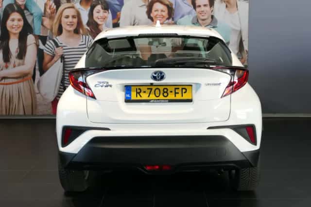 Toyota C-HR (2022) thumbnail 4