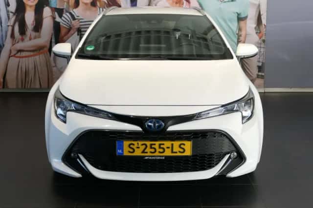 Toyota Corolla (2023) thumbnail 2