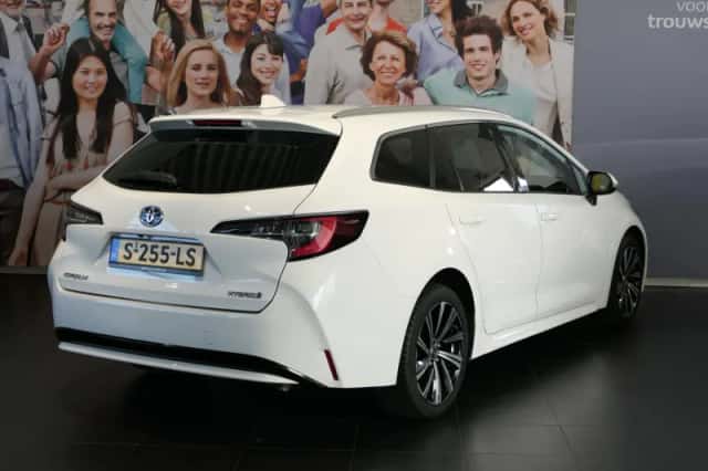 Toyota Corolla (2023) thumbnail 3