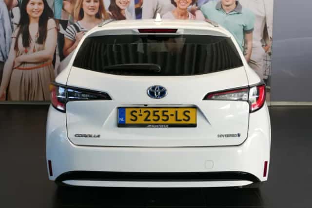 Toyota Corolla (2023) thumbnail 4