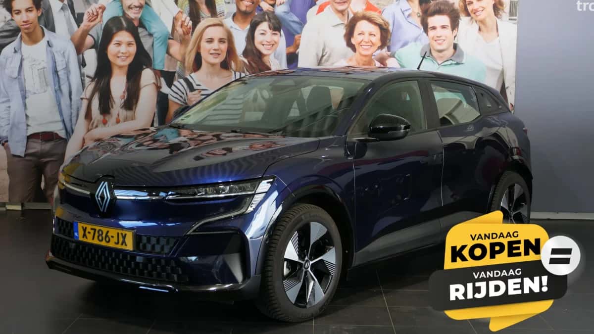 Renault Mégane E-Tech (2023) — foto 1