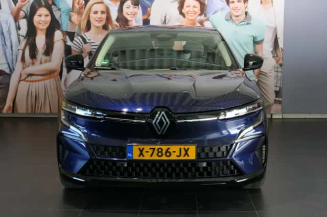 Renault Mégane E-Tech (2023) thumbnail 2