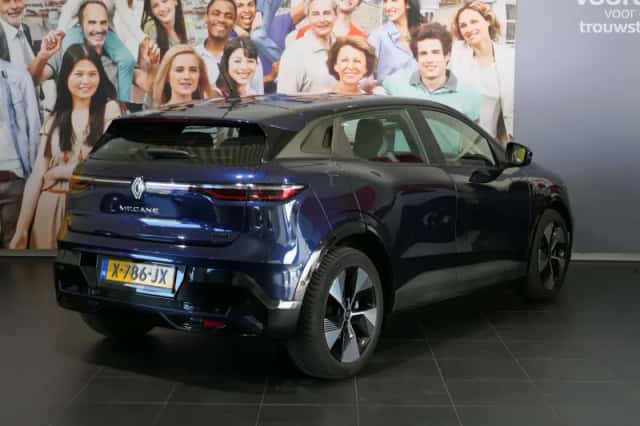 Renault Mégane E-Tech (2023) thumbnail 3