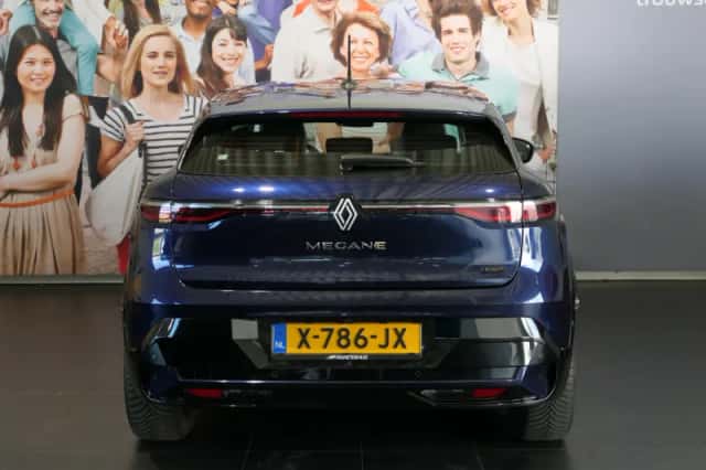 Renault Mégane E-Tech (2023) thumbnail 4
