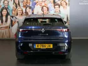 Renault Mégane E-Tech (2023) thumbnail 4