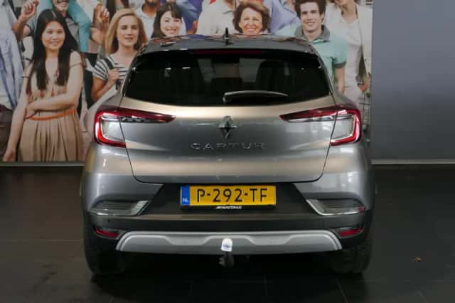 Renault Captur (2022) thumbnail 4