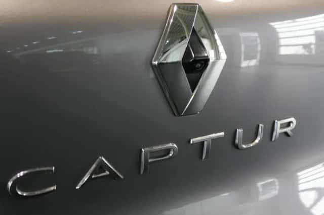 Renault Captur (2022) thumbnail 5