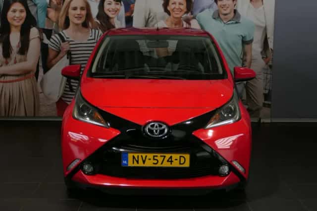 Toyota Aygo (2017) thumbnail 2