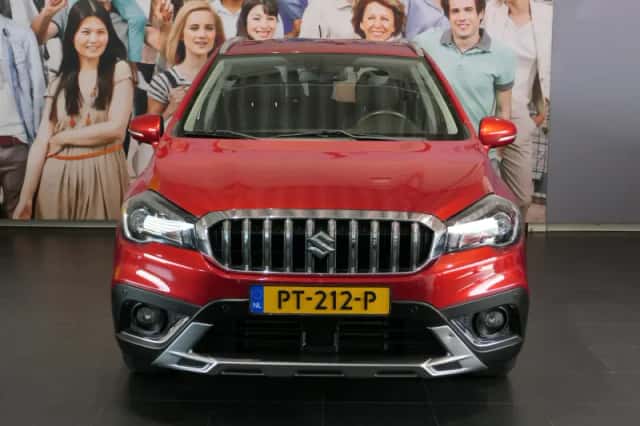 Suzuki S-Cross (2017) thumbnail 2