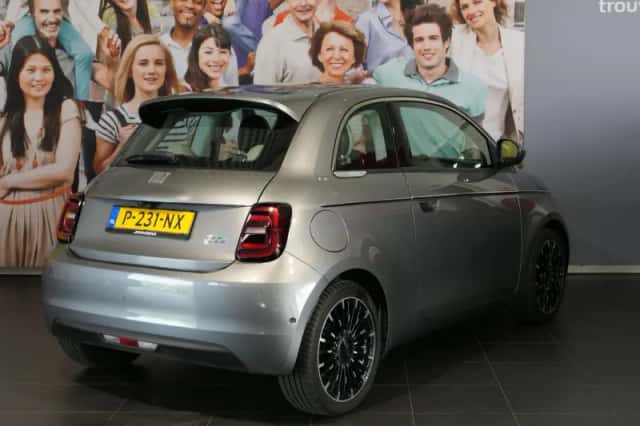 Fiat 500 (2022) thumbnail 3